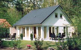 Forest Bungalow Karekiet
